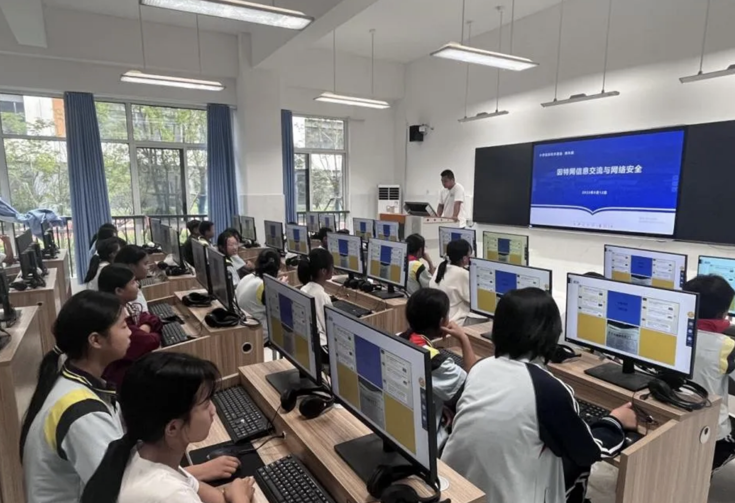 image.png 微扑克下载